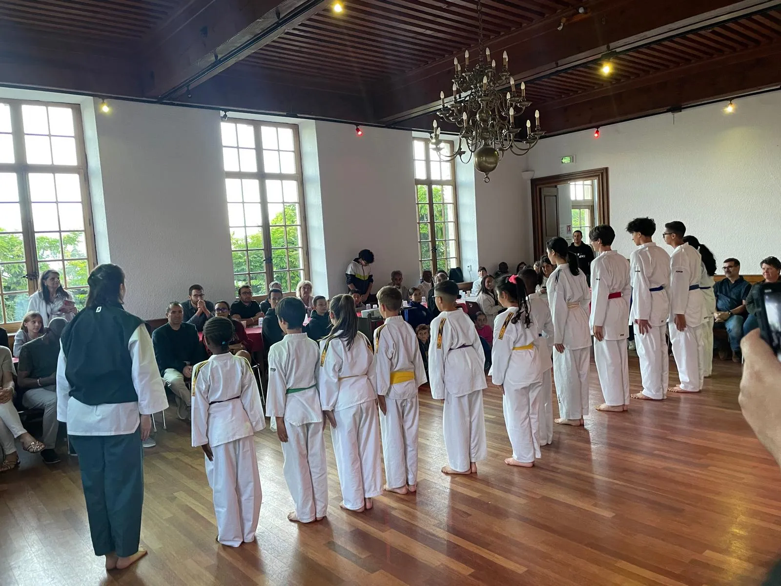 Les jeunes du club en démonstration pour les 30 ans du club.